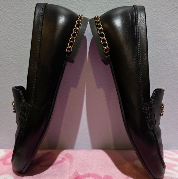 Chanel Women's Black Leather Loafer With CC Gold Accent, Size 38 - Picture 7 of 10